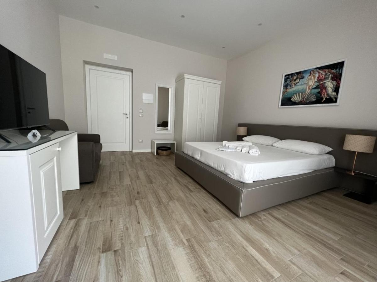 Il Tempio Degli Artisti - Suites Bari Extérieur photo
